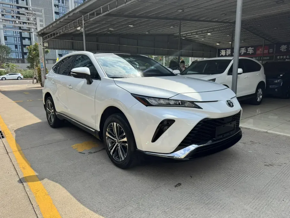 Toyota Venza 2.0L CVT 2WD Luxury Edition 2024 — миниатюра 3
