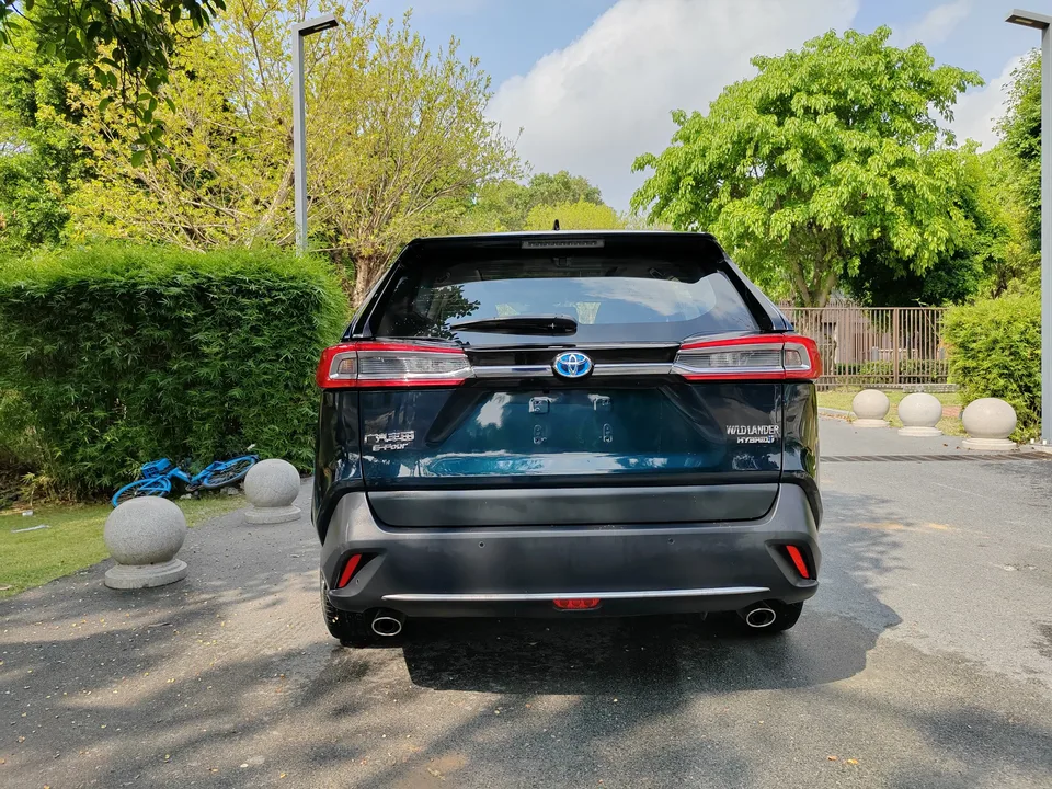Toyota Willanda Willanda 2023 Hybrid 2.5L 4WD Premium Edition 2023 — thumbnail 2