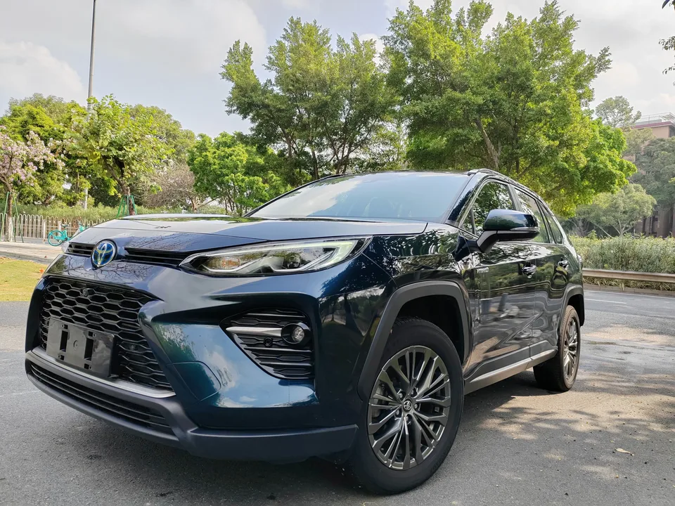 Toyota Willanda Willanda 2023 Hybrid 2.5L 4WD Premium Edition 2023 — photo 1, buy with delivery to Moscow