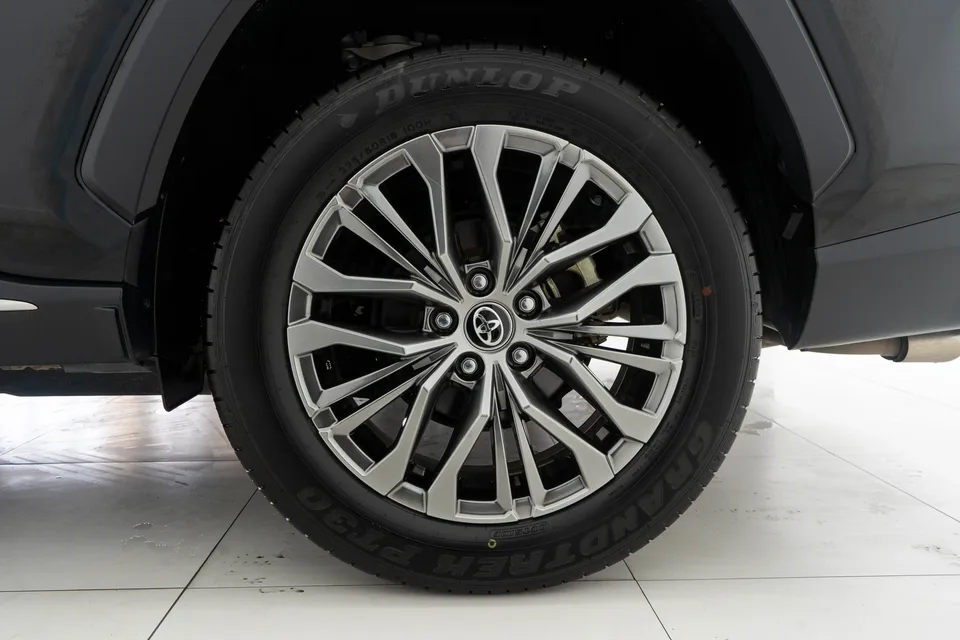 Toyota Willanda 2.0L two-wheel drive luxury PLUS version 2024 — миниатюра 3