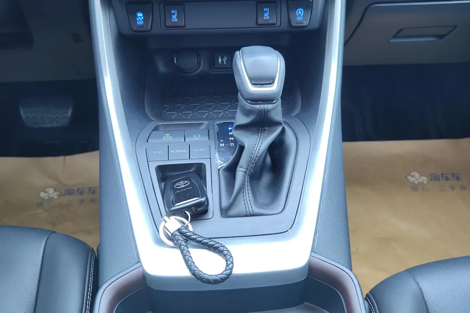 Toyota RAV4 2.0L CVT 2WD Fashion PLUS Edition 2023 — миниатюра 4