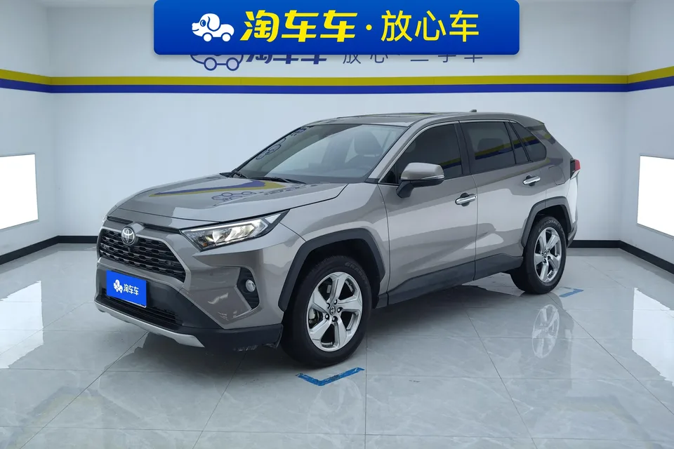 Toyota RAV4 2.0L CVT 2WD Fashion PLUS Edition 2023 — фото 1, купить с доставкой в Москву