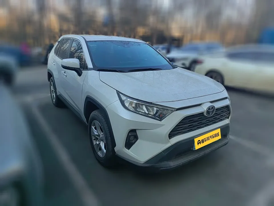 Toyota RAV4 2.0L CVT 2WD Urban Edition 2023 — миниатюра 3