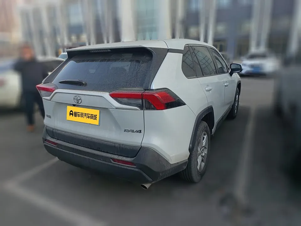 Toyota RAV4 2.0L CVT 2WD Urban Edition 2023 — миниатюра 4
