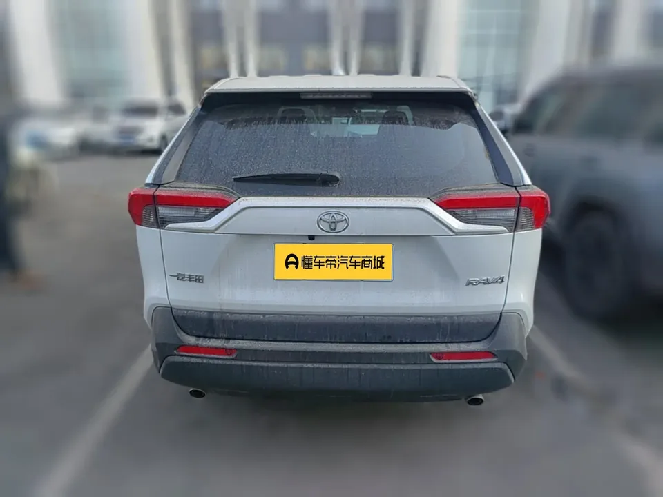 Toyota RAV4 2.0L CVT 2WD Urban Edition 2023 — миниатюра 5