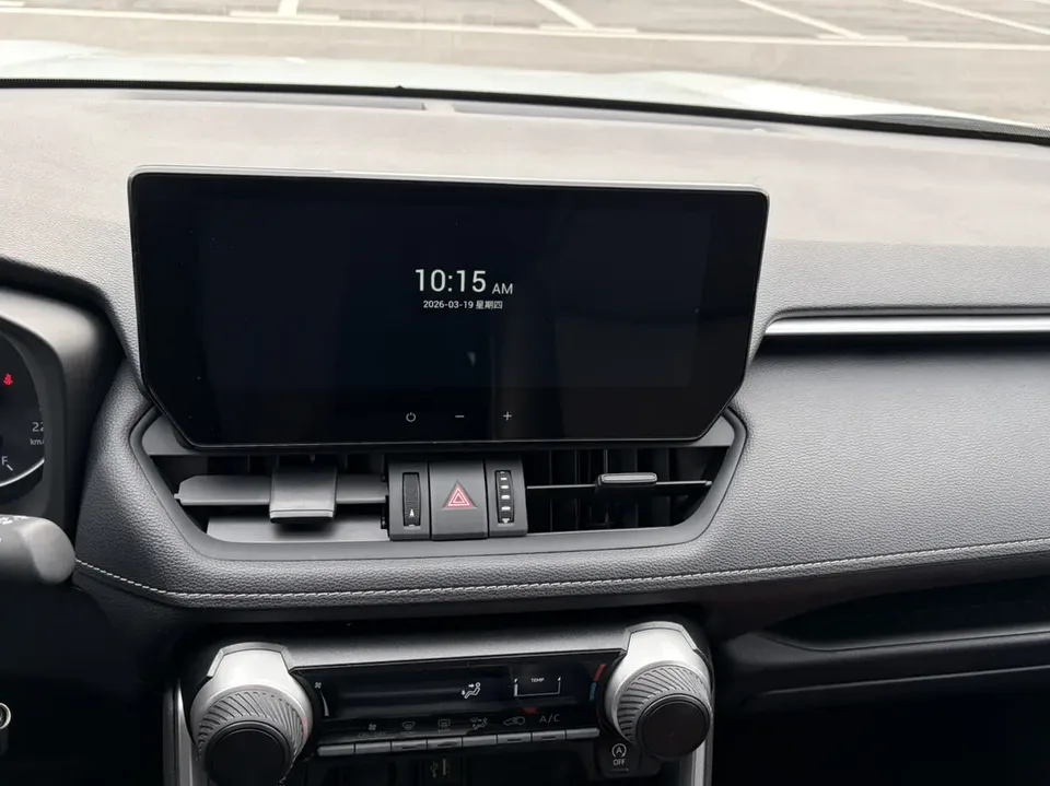 Toyota RAV4 2.0L CVT 2WD Urban Edition 2024 — миниатюра 3