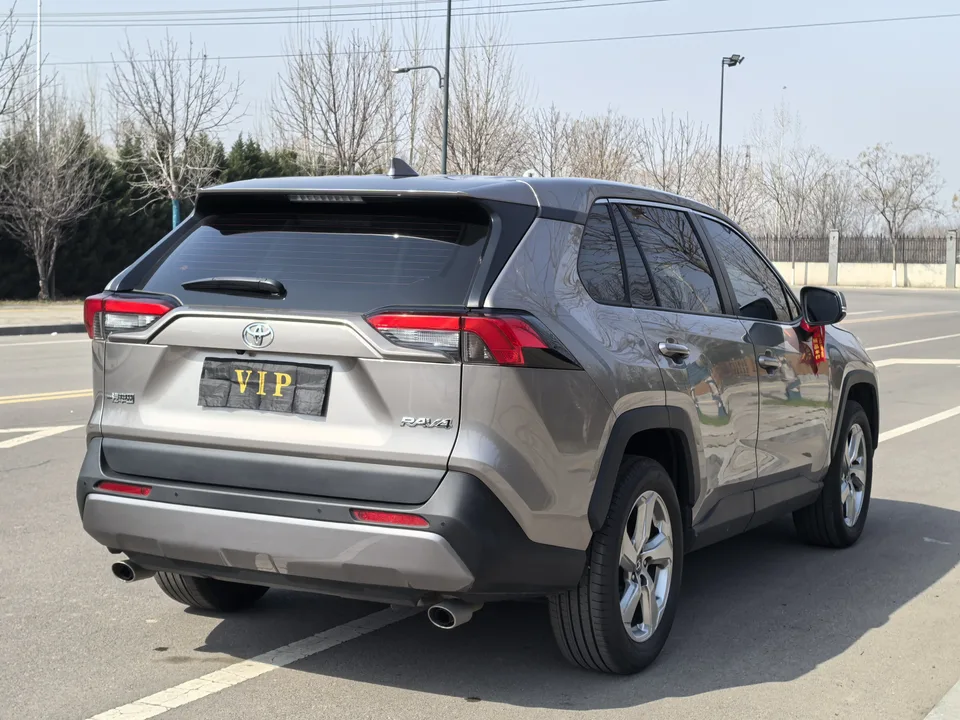 Toyota RAV4 2.0L CVT 2WD Fashion PLUS Edition 2023 — миниатюра 2