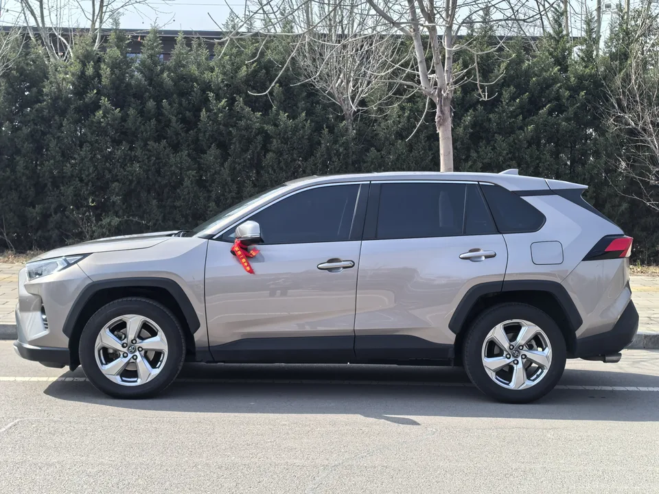 Toyota RAV4 2.0L CVT 2WD Fashion PLUS Edition 2023 — миниатюра 3