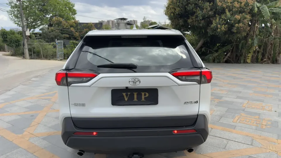 Toyota RAV4 2.0L CVT 2WD Urban Edition 2023 — миниатюра 2