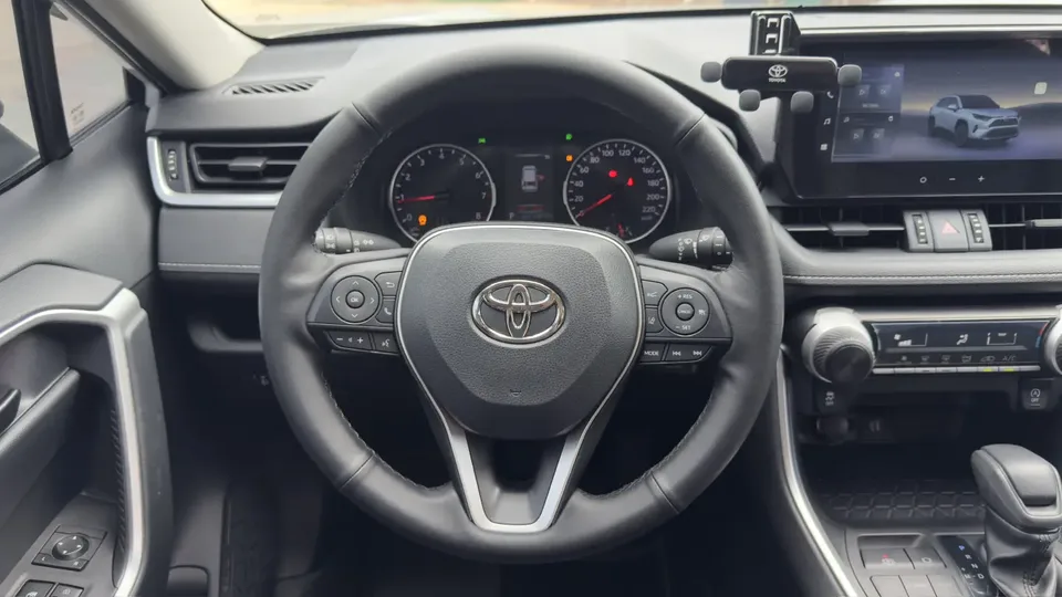 Toyota RAV4 2.0L CVT 2WD Urban Edition 2023 — миниатюра 5