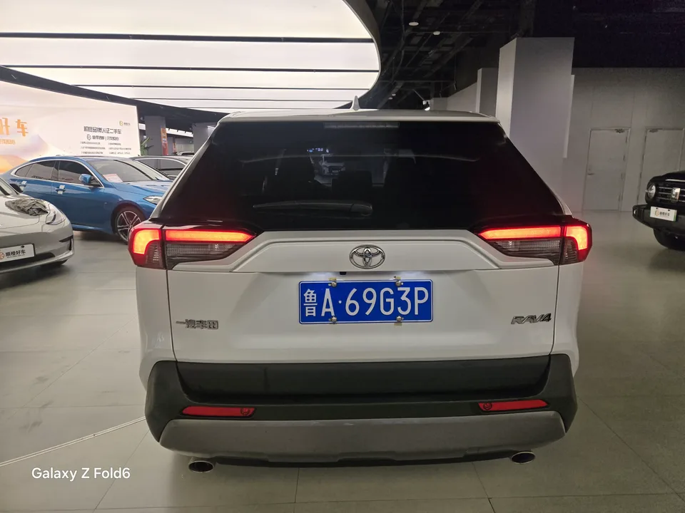 Toyota RAV4 2.0L CVT 2WD Fashion Edition 2022 — миниатюра 2