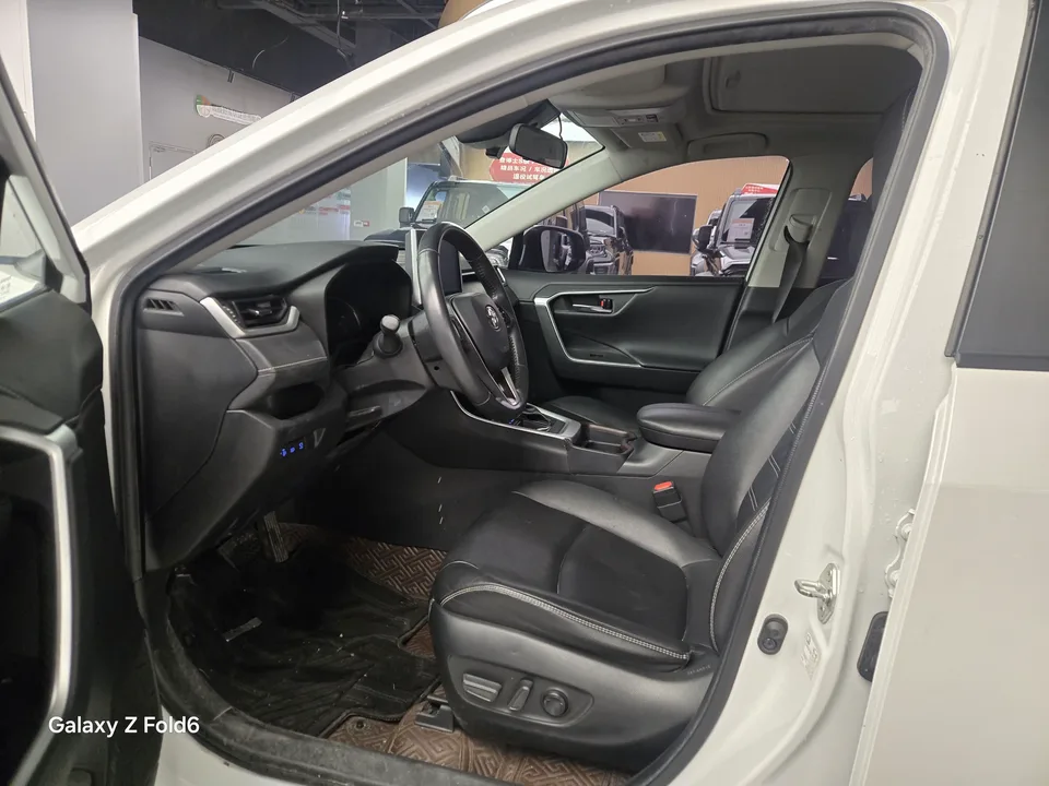 Toyota RAV4 2.0L CVT 2WD Fashion Edition 2022 — миниатюра 3