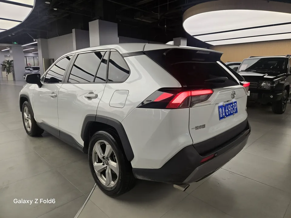 Toyota RAV4 2.0L CVT 2WD Fashion Edition 2022 — миниатюра 4