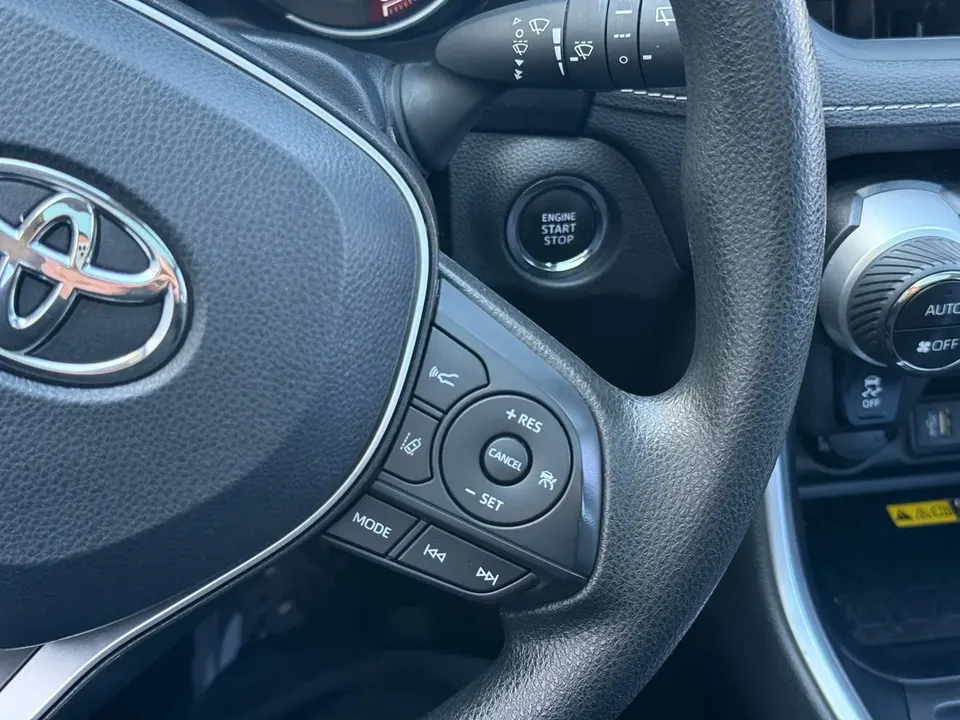 Toyota RAV4 2.0L CVT 2WD Urban Edition 2023 — миниатюра 3