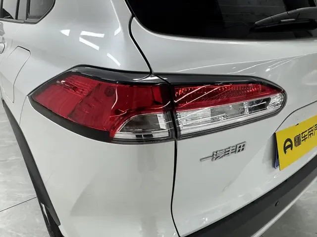 Toyota CorollaCross 2.0L CVT Pioneer Edition 2023 — миниатюра 4