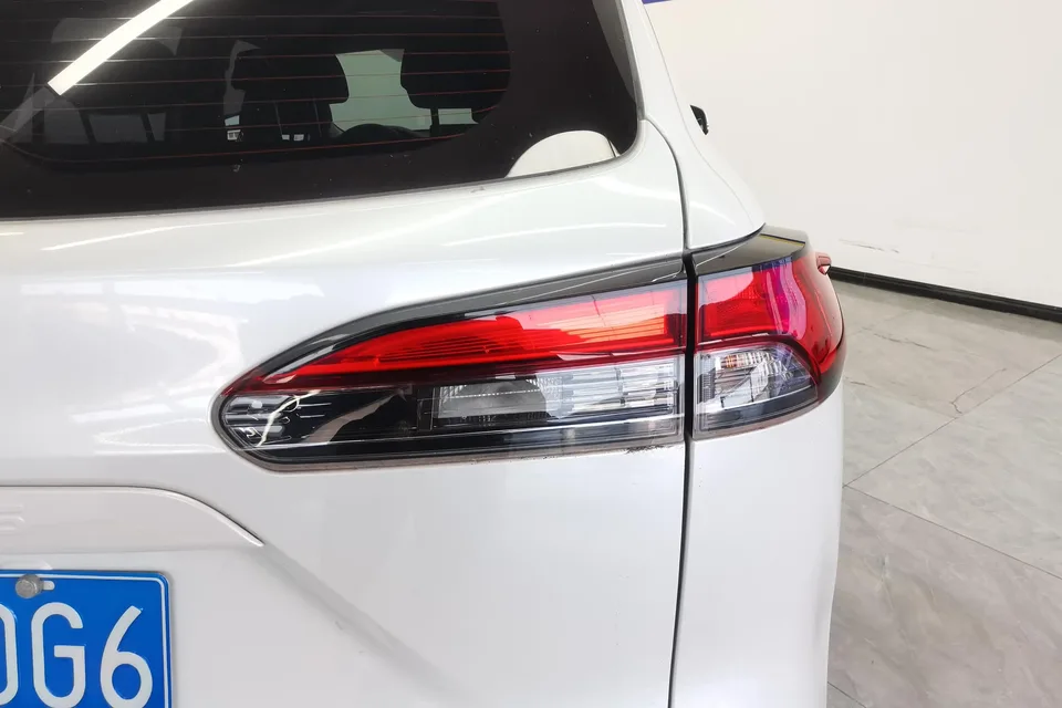 Toyota CorollaCross 2.0L Deluxe Edition 2022 — миниатюра 2