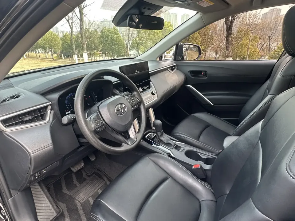Toyota CorollaCross 2.0L CVT Elite Edition 2025 — миниатюра 5