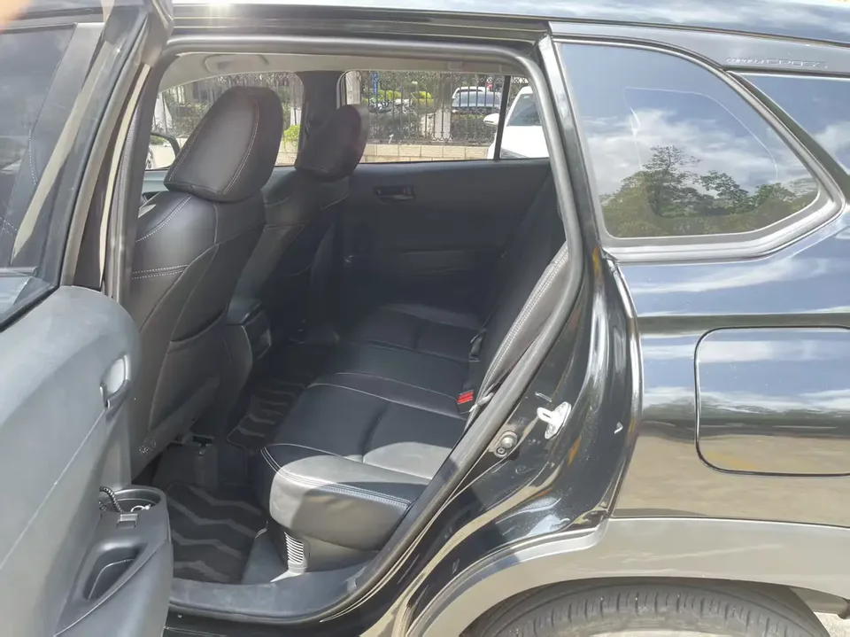 Toyota CorollaCross 2.0L Intelligent Electric Hybrid Dual Engine Pioneer Edition 2024 — миниатюра 3