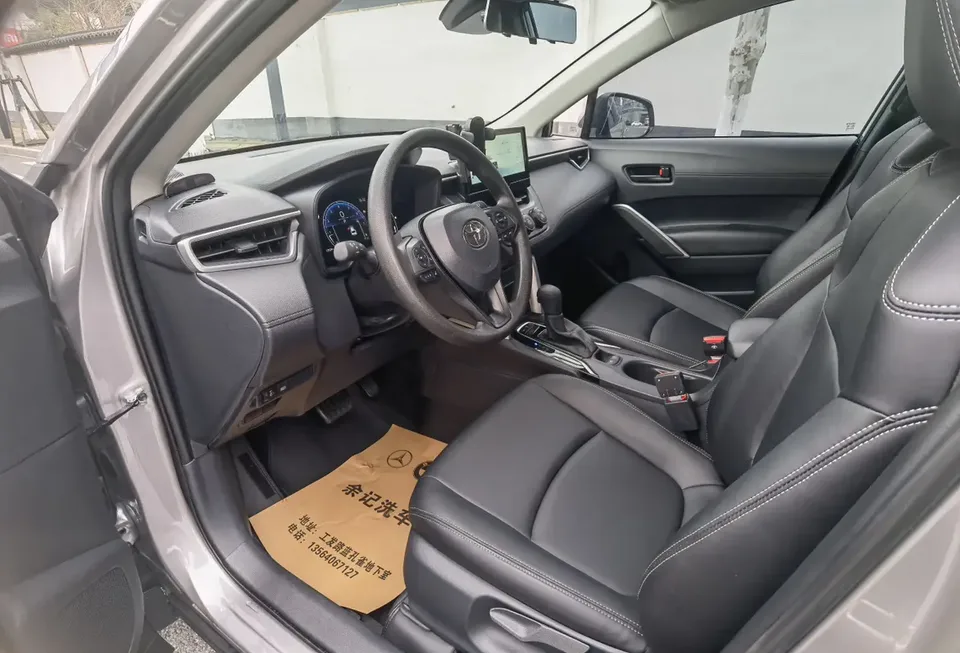 Toyota CorollaCross 2.0L CVT Pioneer Edition 2025 — миниатюра 5