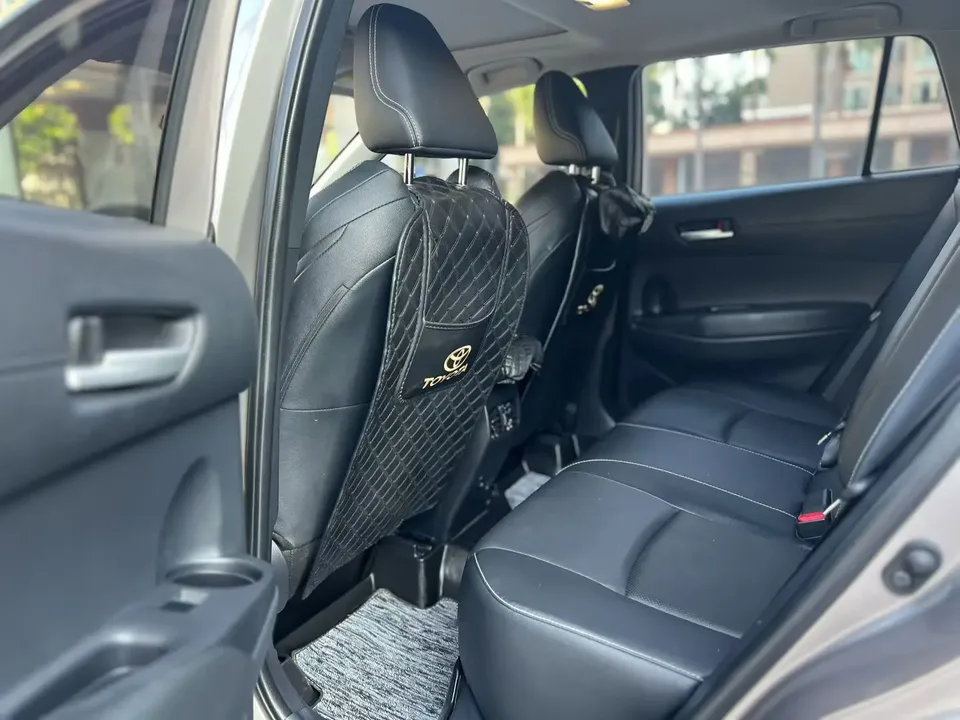 Toyota Frontlander 2.0L CVT Luxury Edition 2022 — миниатюра 3