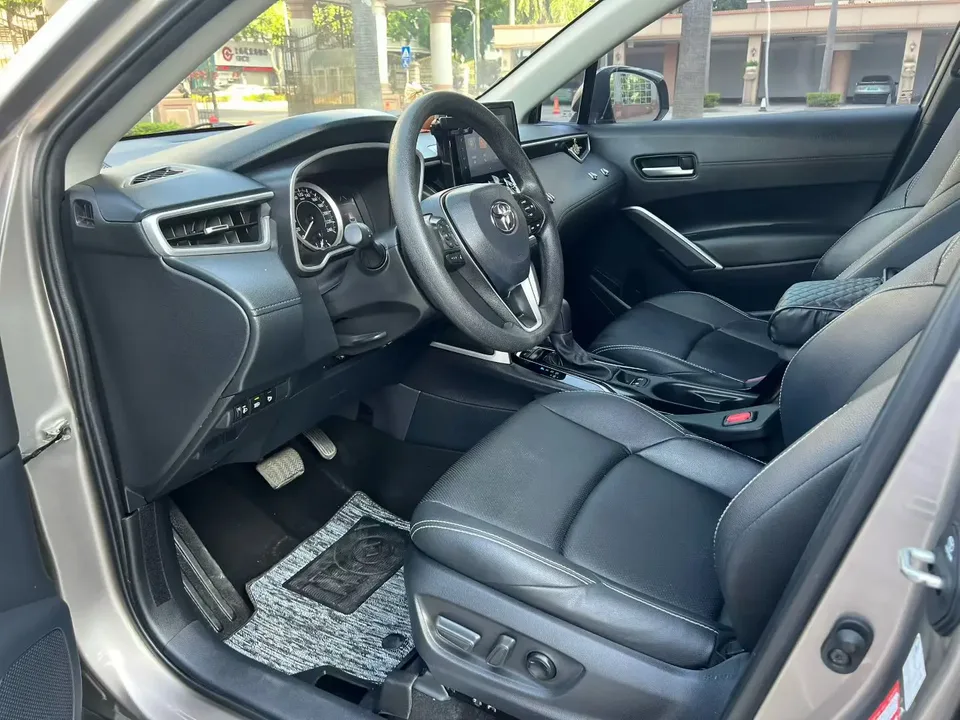 Toyota Frontlander 2.0L CVT Luxury Edition 2022 — миниатюра 5