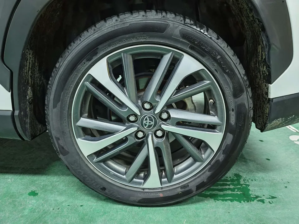 Toyota Frontlander 2.0L CVT Luxury PLUS Edition 2022 — миниатюра 3