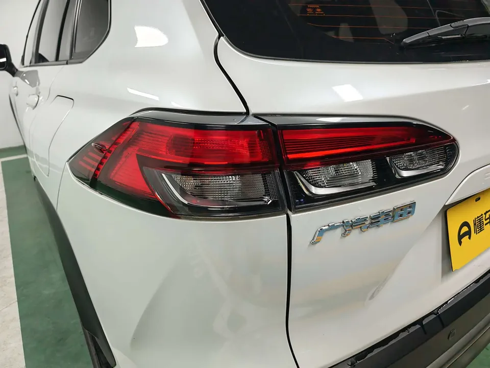 Toyota Frontlander 2.0L CVT Luxury PLUS Edition 2022 — миниатюра 4