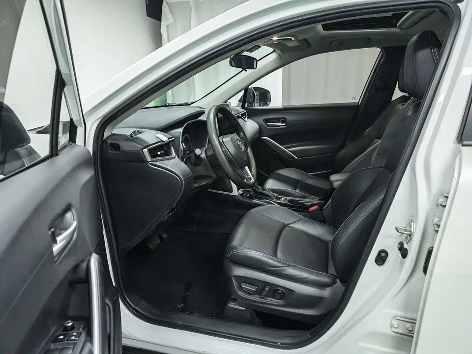 Toyota Frontlander 2.0L CVT Luxury PLUS Edition 2022 — миниатюра 5