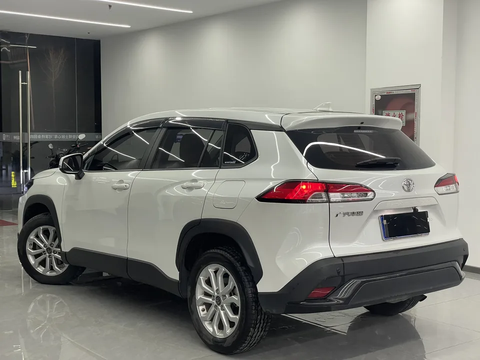Toyota Frontlander 2.0L CVT Leading Edition 2022 — миниатюра 4