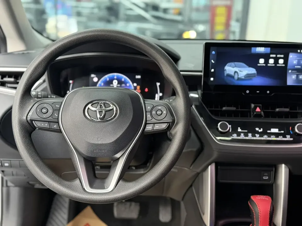 Toyota Frontlander 2.0L CVT Leading Edition 2024 — миниатюра 3