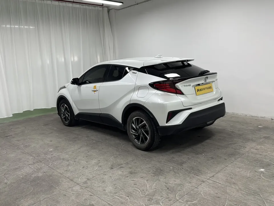 Toyota C-HR 2.0L Luxury Edition 2022 — миниатюра 2