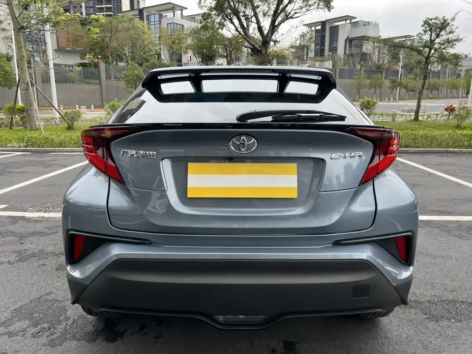 Toyota C-HR 2.0L Luxury Edition 2022 — миниатюра 2