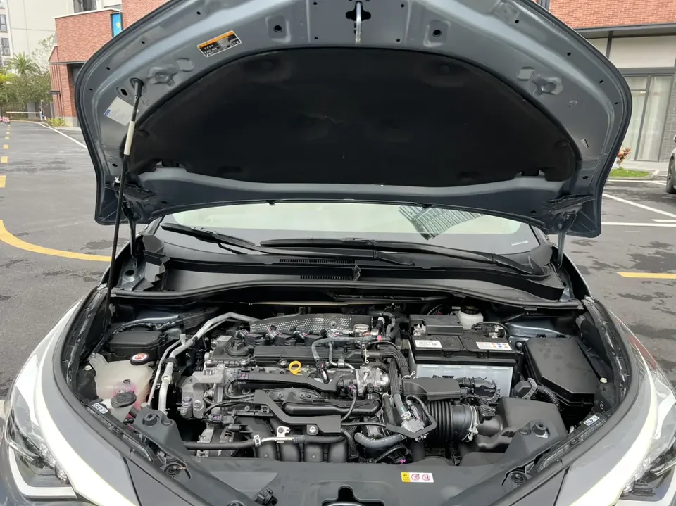 Toyota C-HR 2.0L Luxury Edition 2022 — миниатюра 3