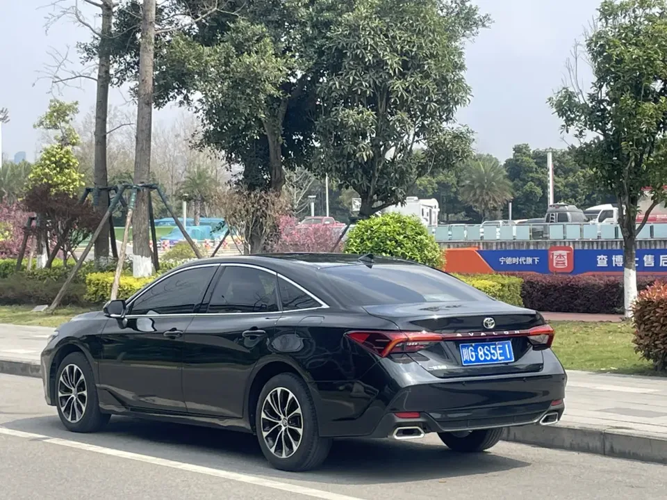 Toyota Avalon 2.0L Enterprising Edition 2023 — миниатюра 5