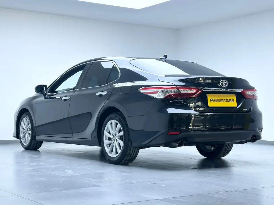 Toyota Camry 2.0G Deluxe Edition 2022 — миниатюра 2