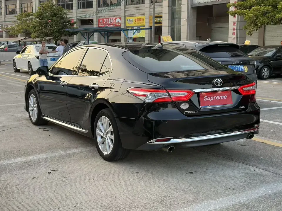 Toyota Camry 2.0G Deluxe Edition 2023 — миниатюра 4