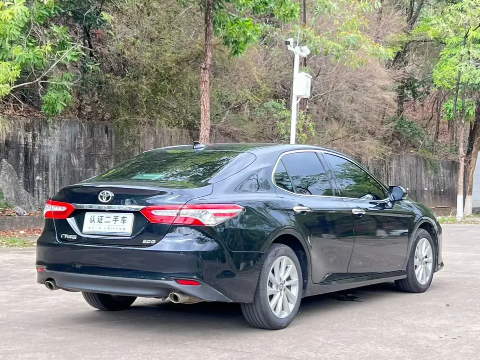 Toyota Camry 2.0G Deluxe Edition 2023 — миниатюра 2