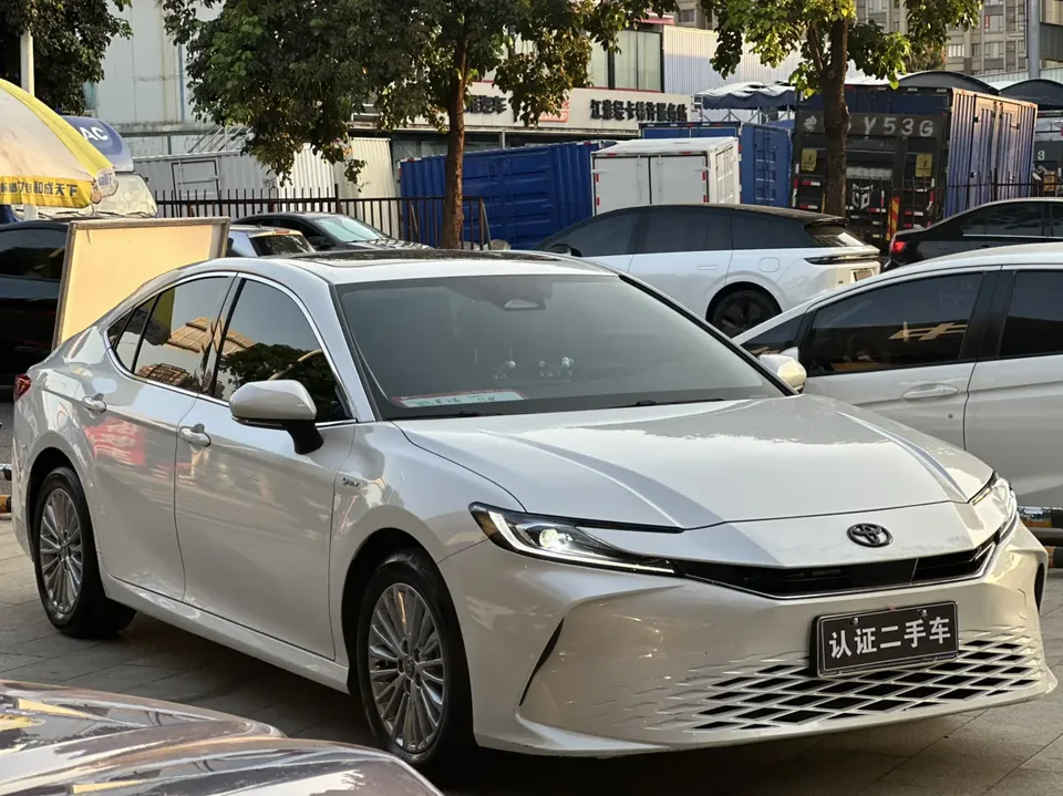 Toyota Camry 2.0E Elite Edition 2025 — миниатюра 3