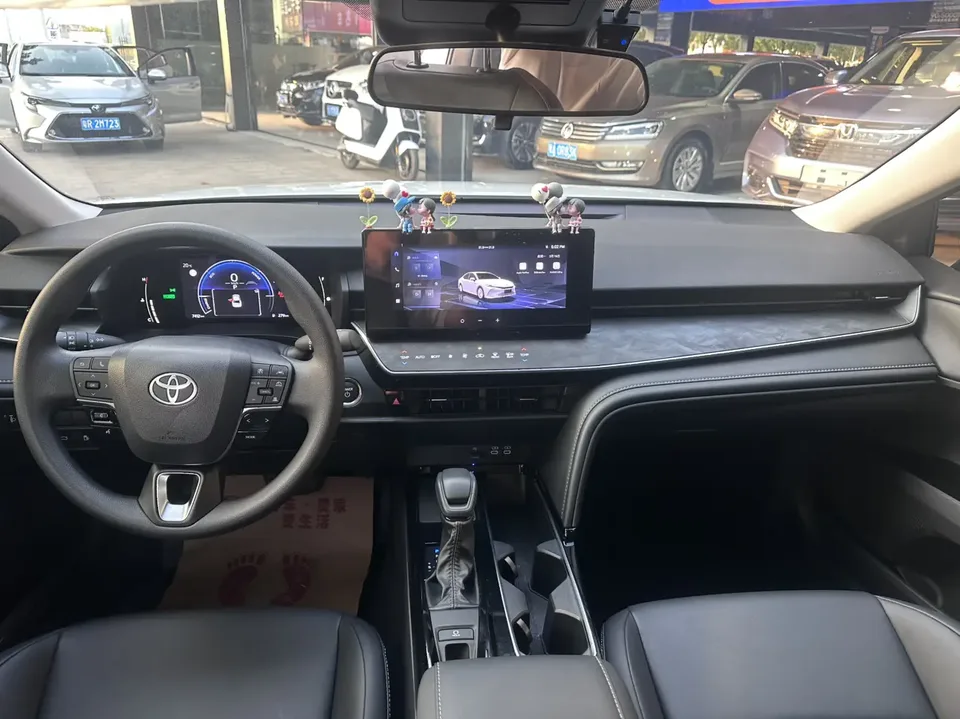 Toyota Camry 2.0E Elite Edition 2025 — миниатюра 4