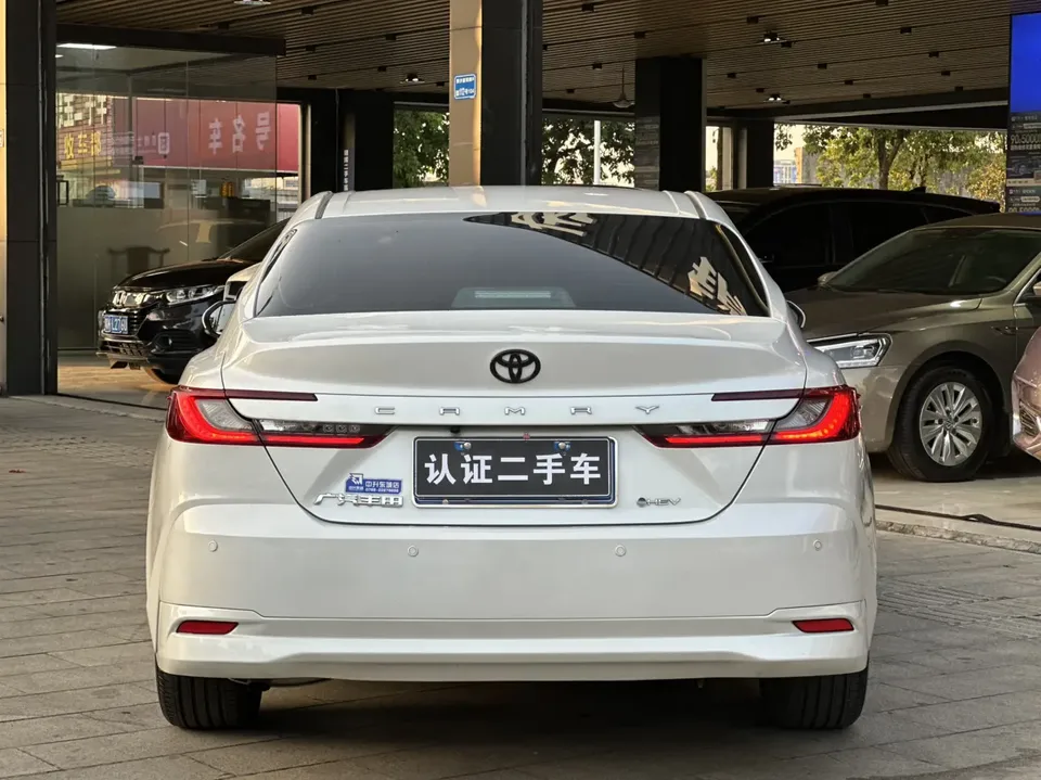 Toyota Camry 2.0E Elite Edition 2025 — миниатюра 5
