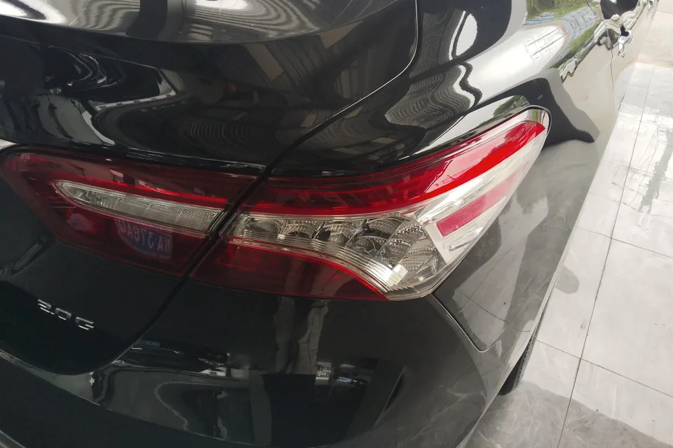 Toyota Camry 2.0G Deluxe Edition 2023 — миниатюра 2