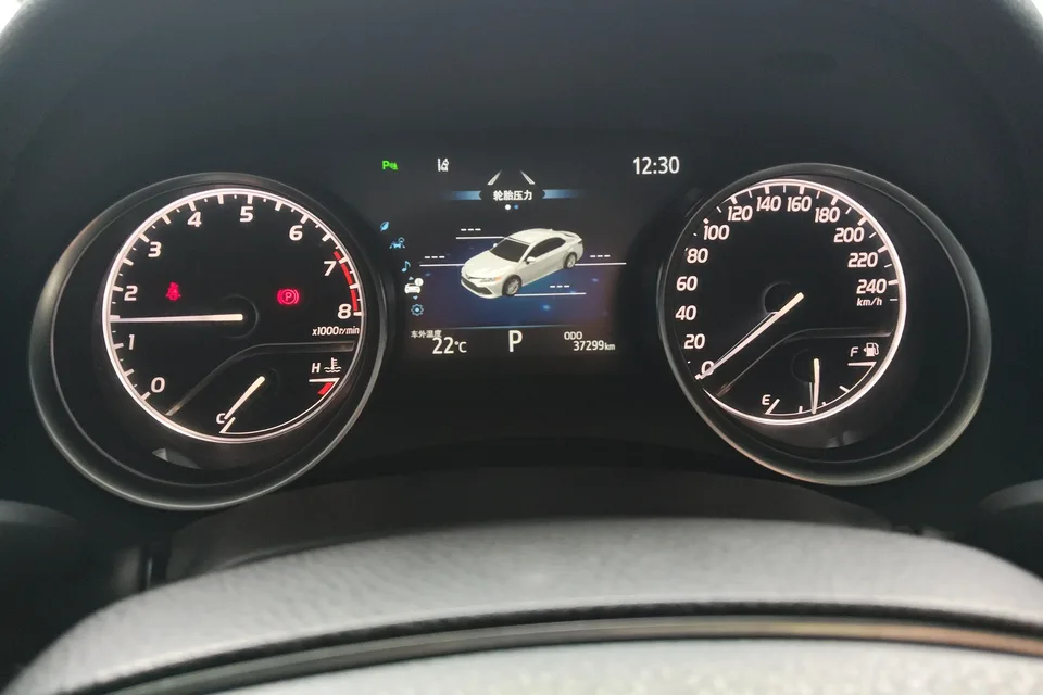 Toyota Camry 2.0G Deluxe Edition 2023 — миниатюра 4