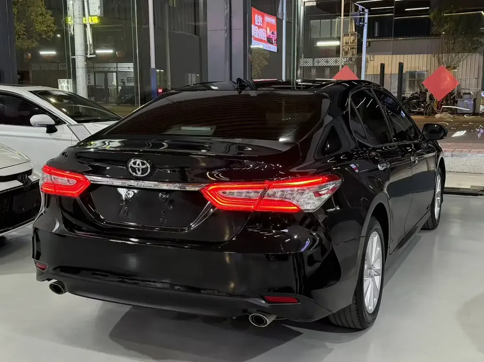 Toyota Camry 2.0G Deluxe Edition 2023 — миниатюра 4