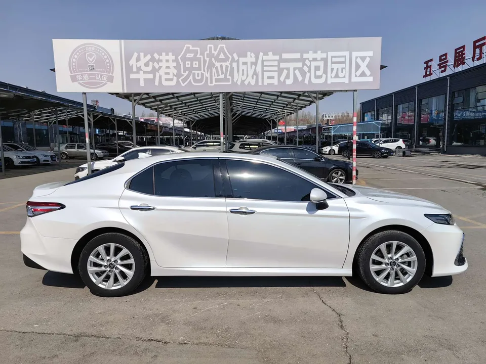 Toyota Camry 2.0G Deluxe Edition 2022 — миниатюра 2