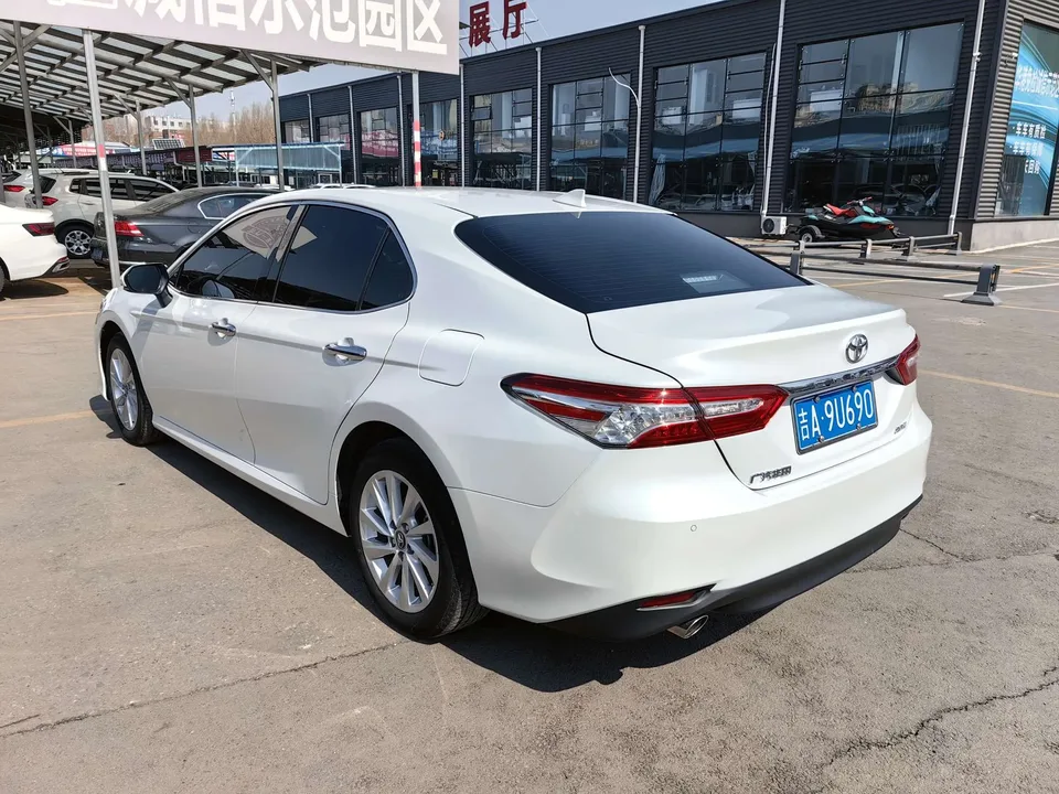 Toyota Camry 2.0G Deluxe Edition 2022 — миниатюра 4