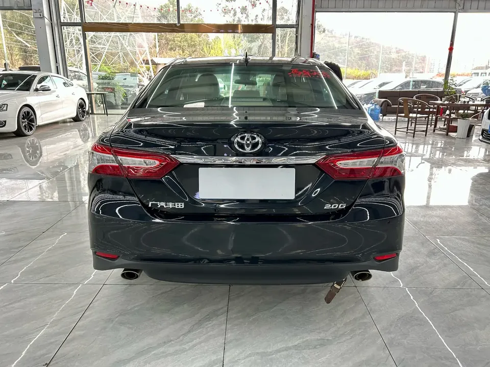 Toyota Camry 2.0G Deluxe Edition 2022 — миниатюра 2