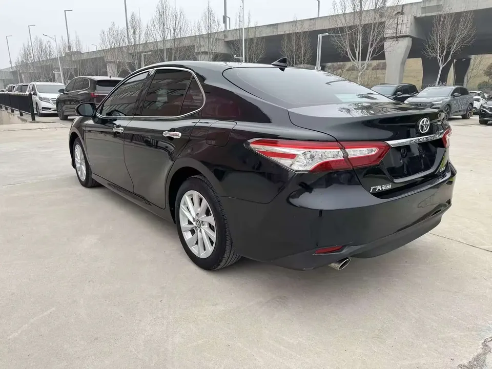 Toyota Camry 2.0G Deluxe Edition 2022 — миниатюра 2