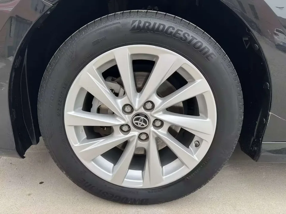 Toyota Camry 2.0G Deluxe Edition 2022 — миниатюра 3