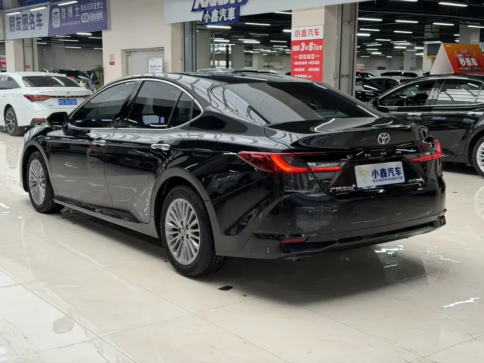 Toyota Camry Hybrid 2.0HGVP Luxury Edition 2024 — миниатюра 4