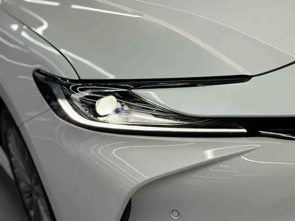 Toyota Camry Hybrid 2.0HGVP Luxury Edition 2024 — миниатюра 2